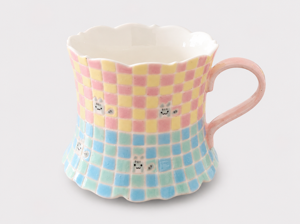 Artist Collection Pastel Check Scalloped Mug with Hand-Painted Animal Details – 250ml