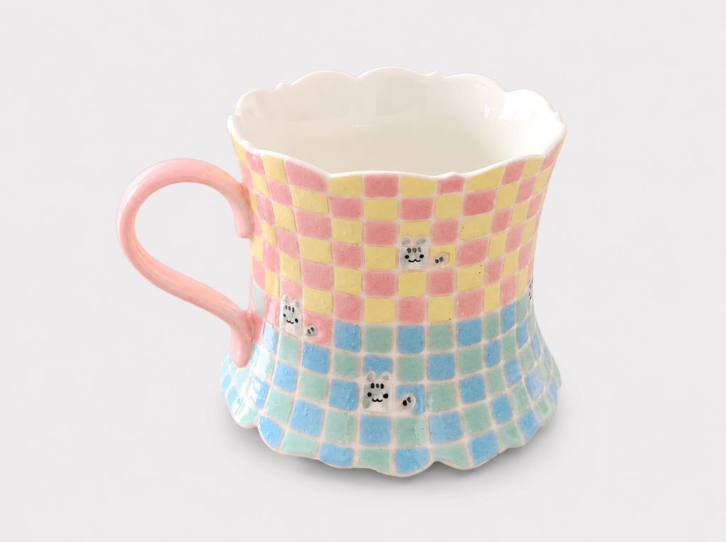 Artist Collection Pastel Check Scalloped Mug with Hand-Painted Animal Details – 250ml