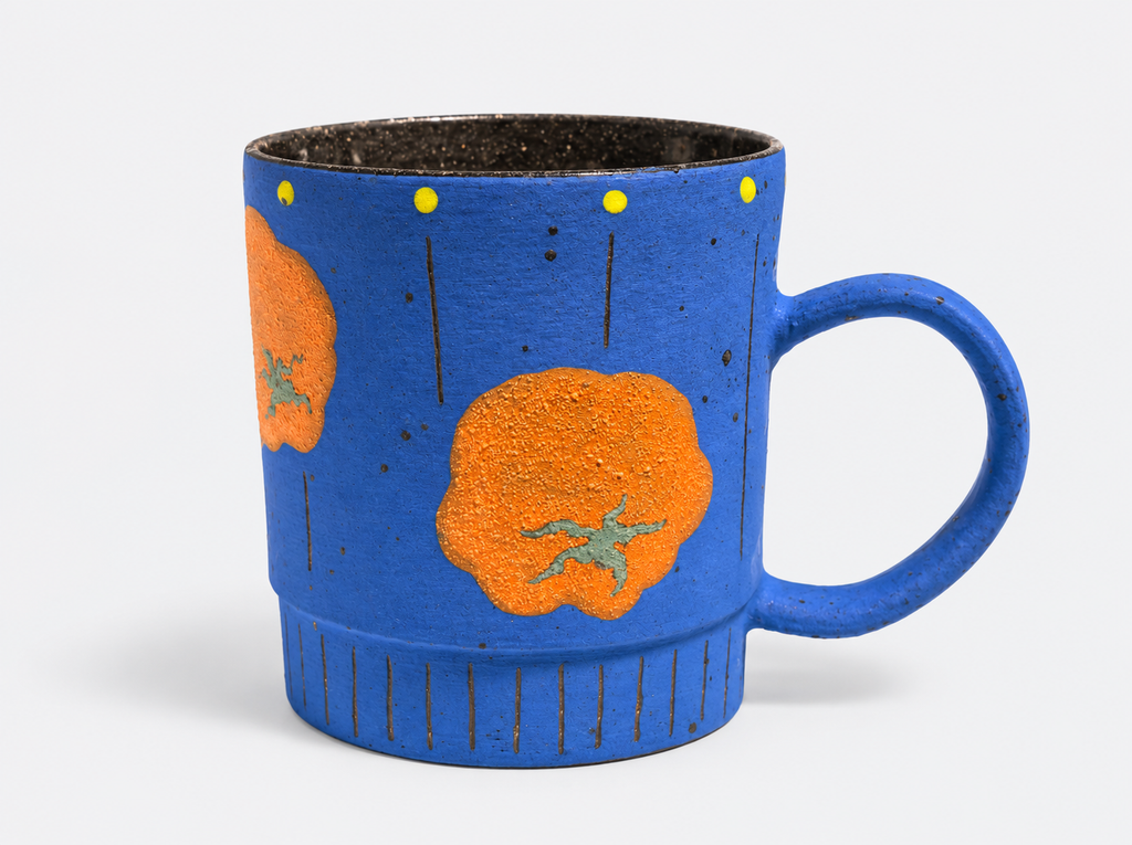 Tasse en céramique peinte à la main, motif lilas – Tasse à café artisanale avec base sur pied