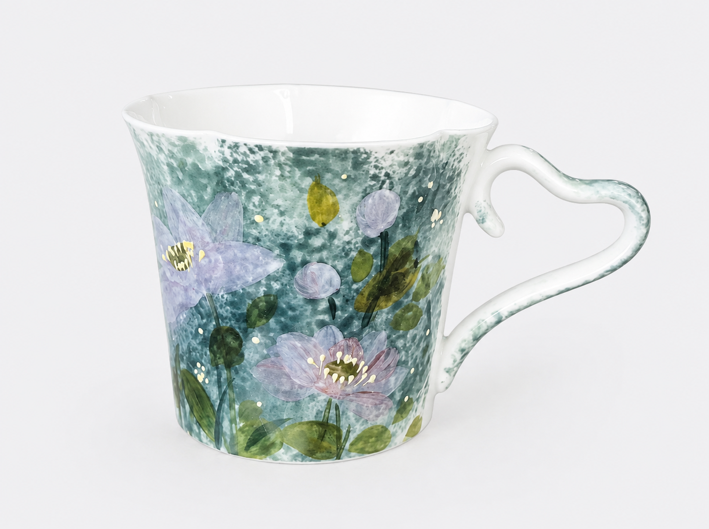 Hand-Painted Water Lily Ceramic Mug – 280ml Botanical Tea & Coffee Cup with Heart-Shaped Handle