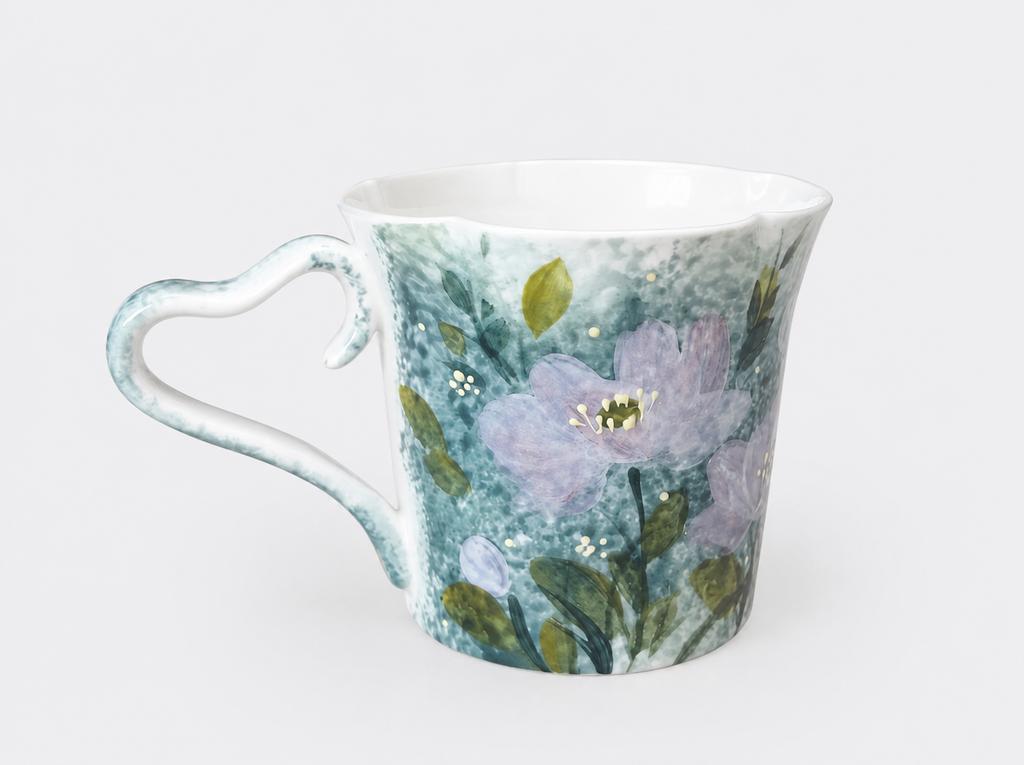 Hand-Painted Water Lily Ceramic Mug – 280ml Botanical Tea & Coffee Cup with Heart-Shaped Handle