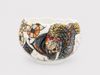 Handbemalte Keramiktasse mit Fliederdesign – Artisan Kaffeetasse mit Fuß